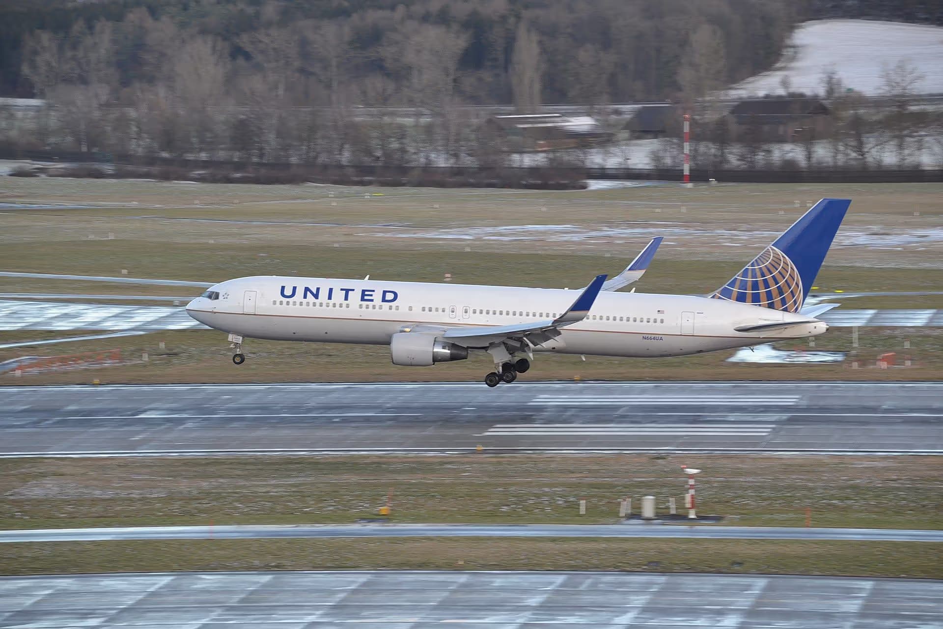 N664UA — Boeing