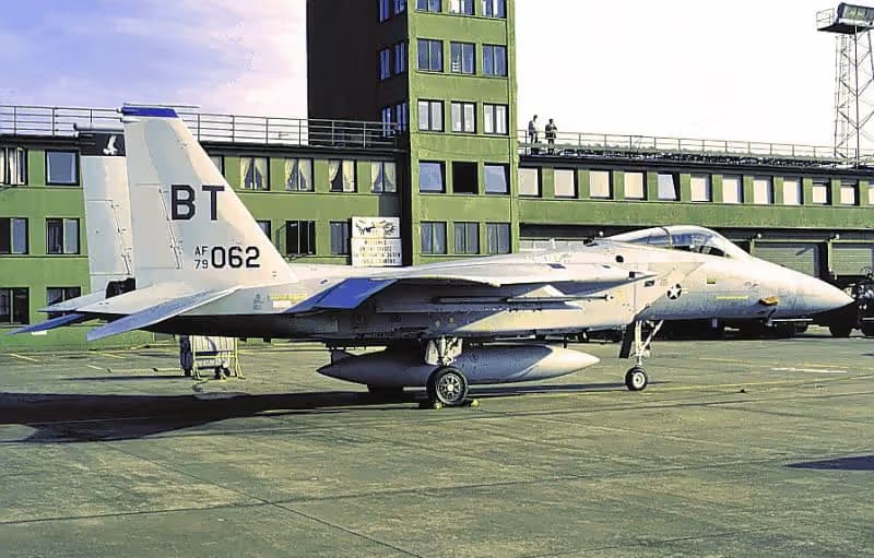 Unidentified — Twin-engine aircraft