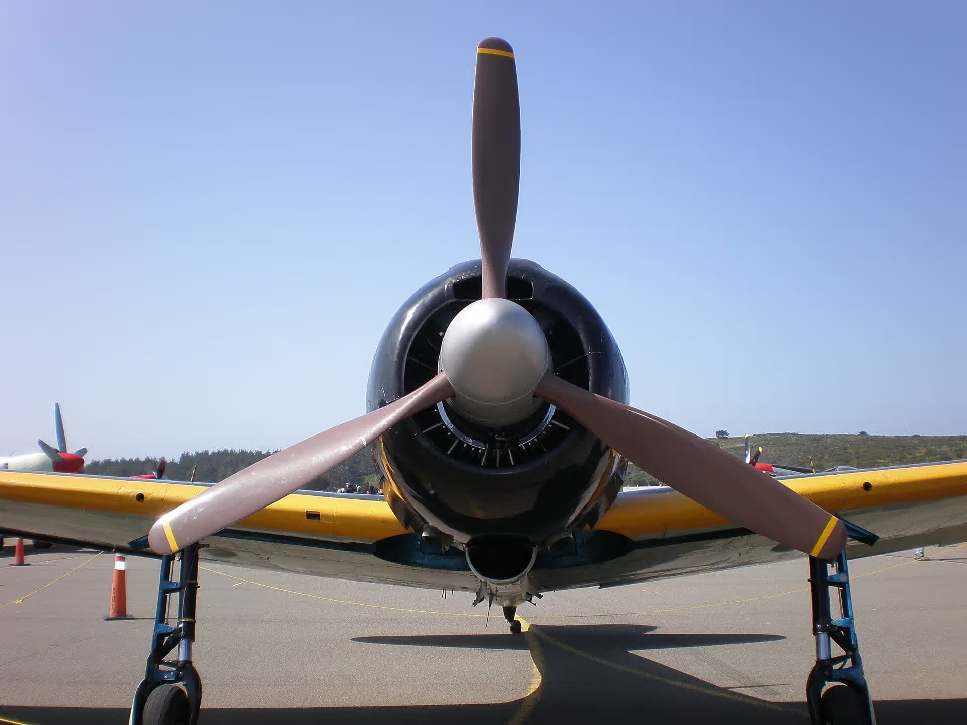 Unidentified — Single-engine aircraft