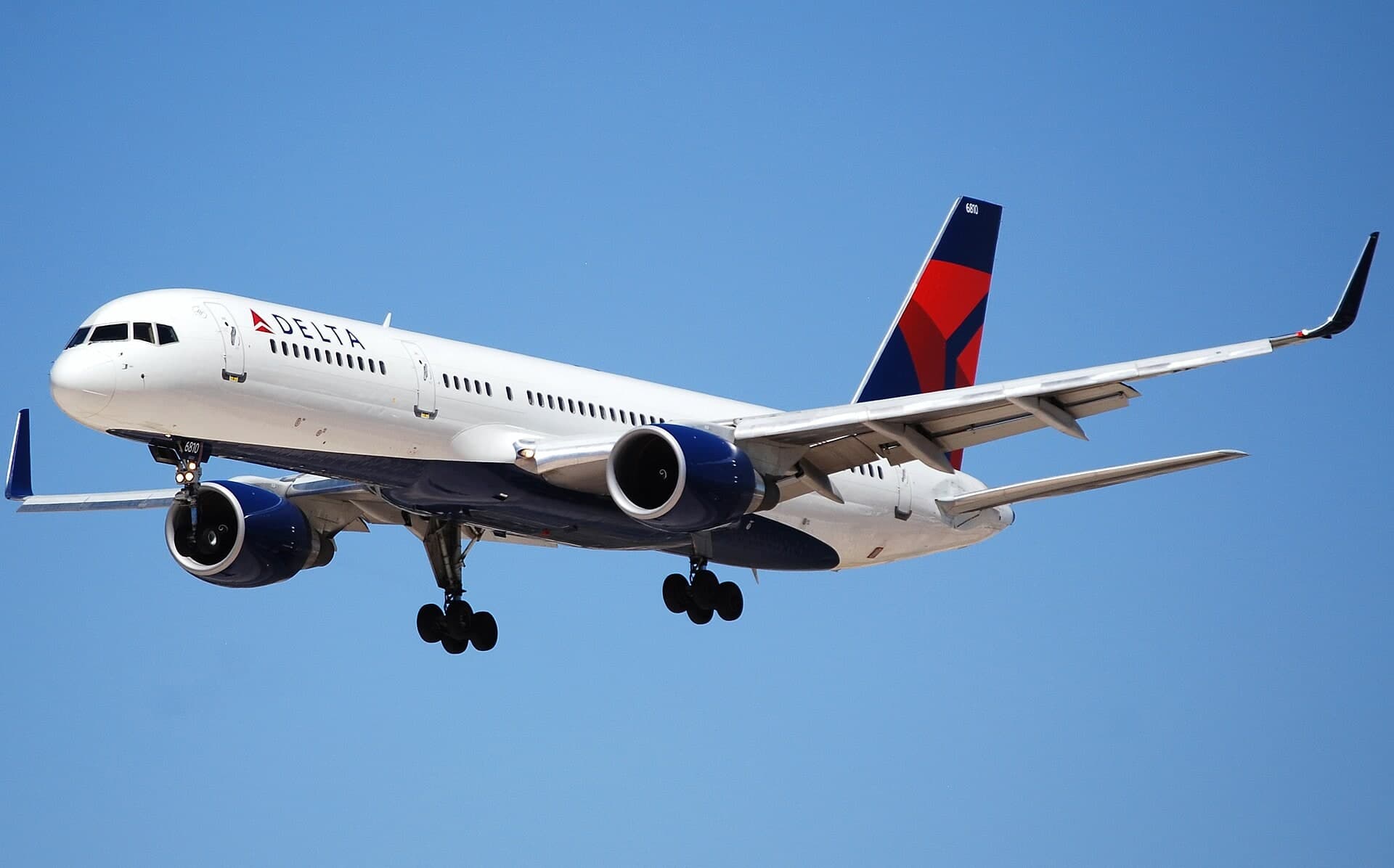 N721TW — Twin-engine aircraft