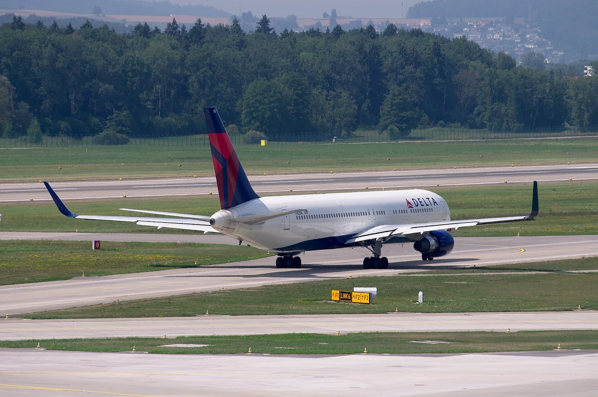 N183DN — Twin-engine aircraft