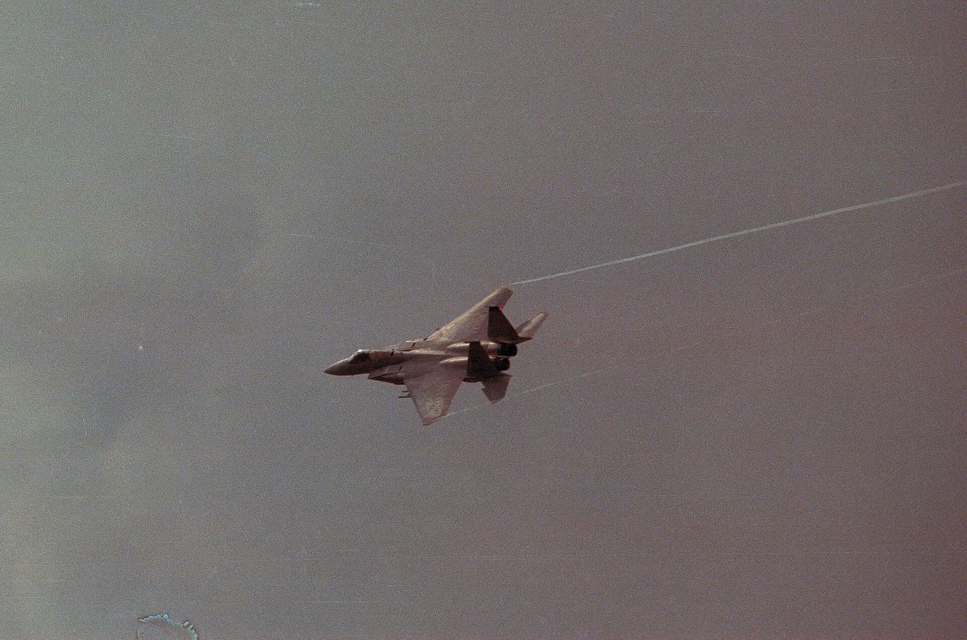 Unidentified — Twin-engine aircraft