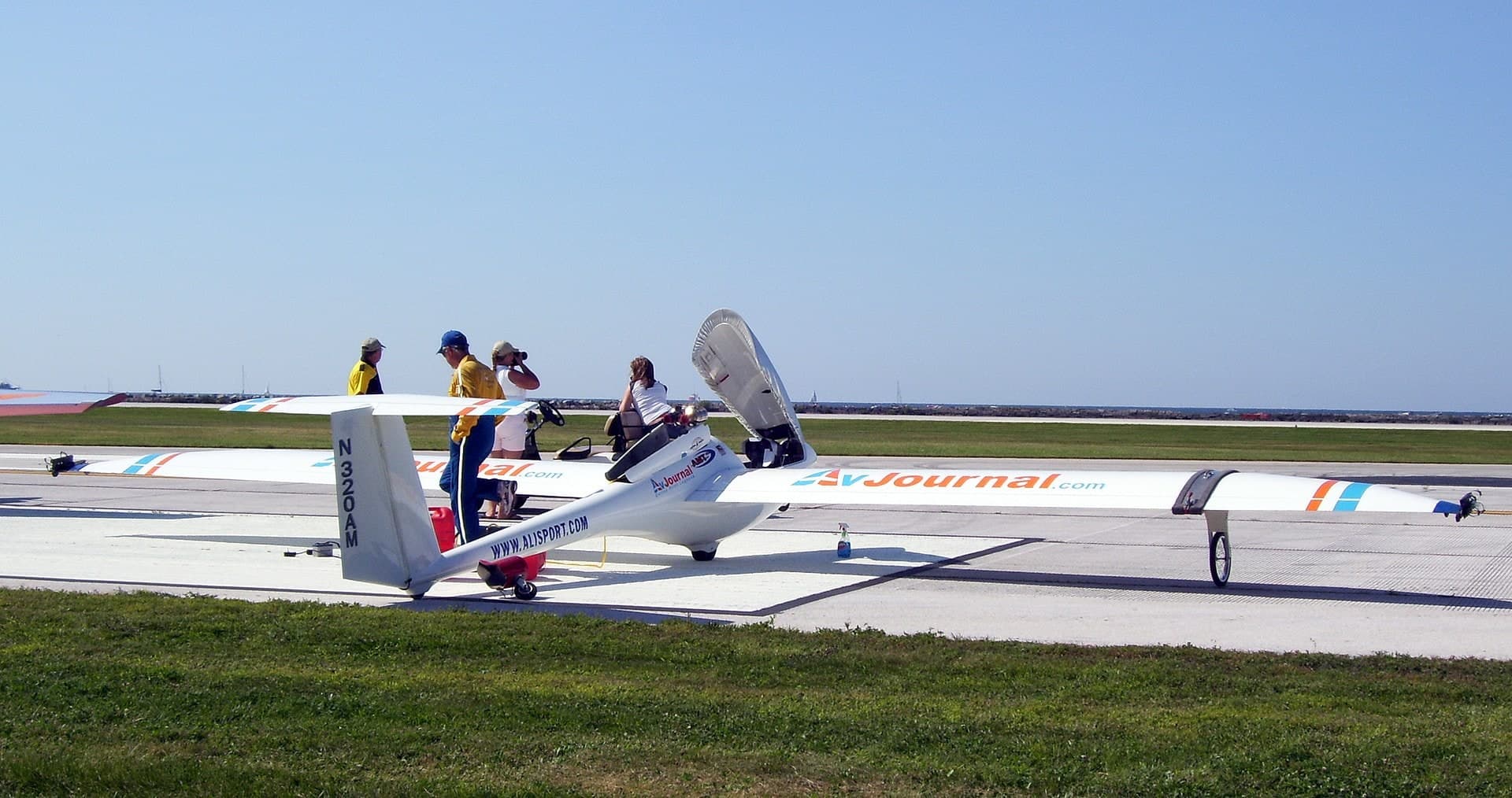 N320AM — Glider