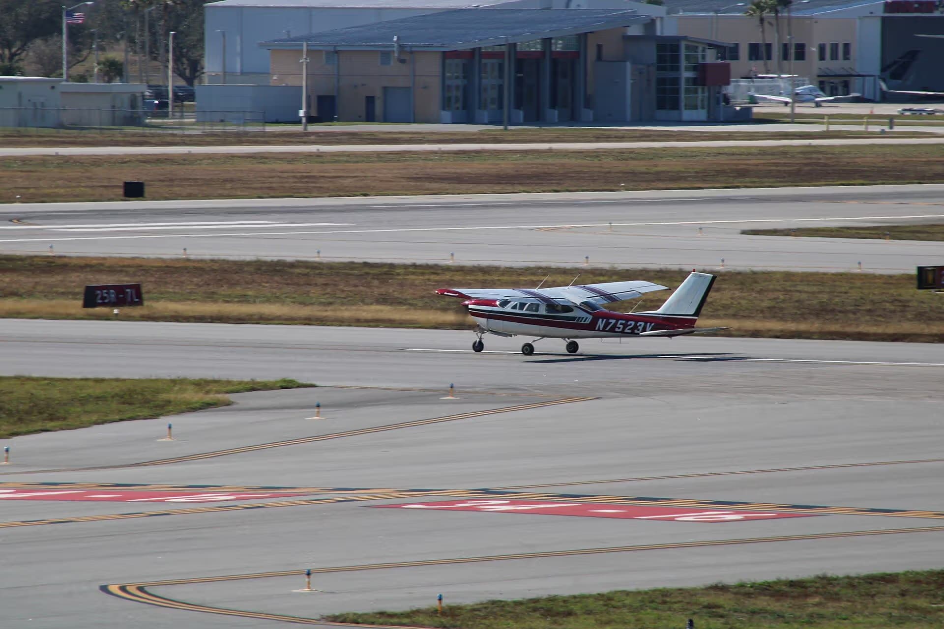 N7523V — Cessna