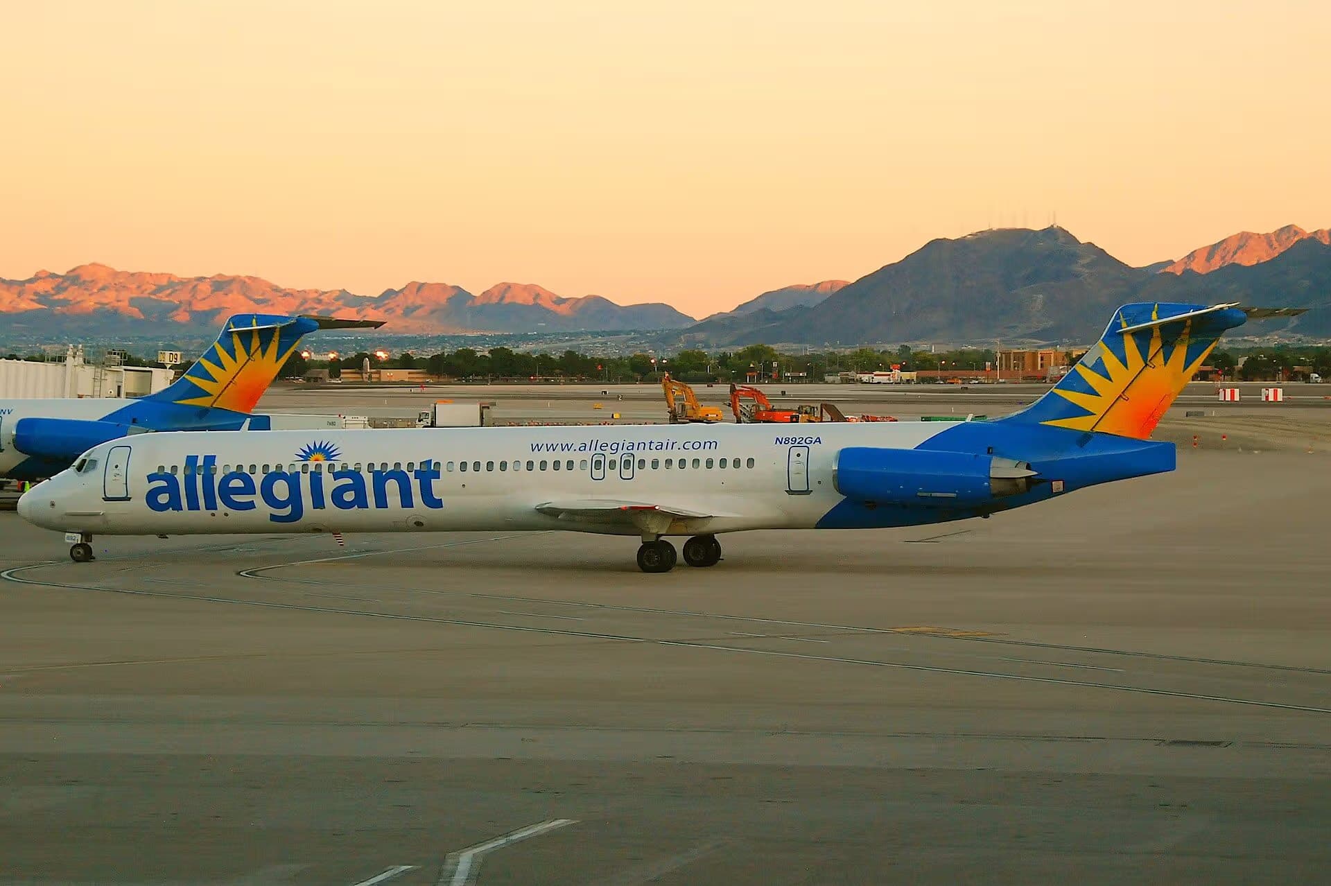N892GA — Twin-engine aircraft