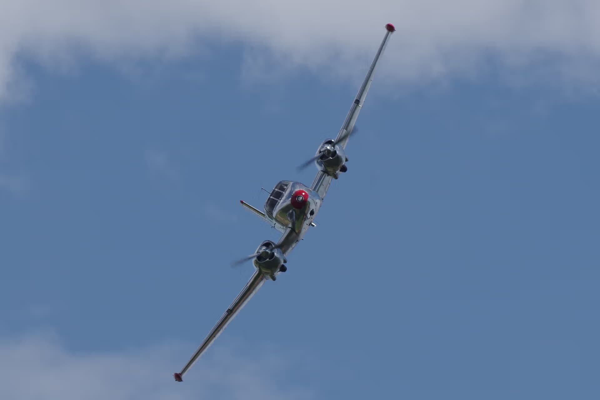 N3670B — Twin-engine aircraft