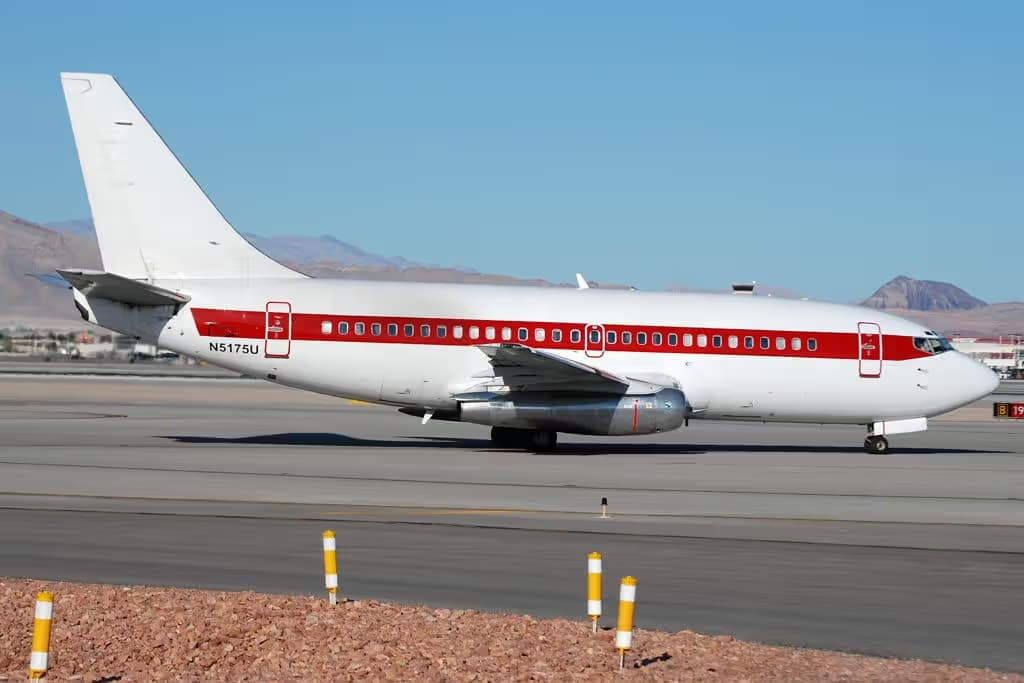 N5175U — Twin-engine aircraft