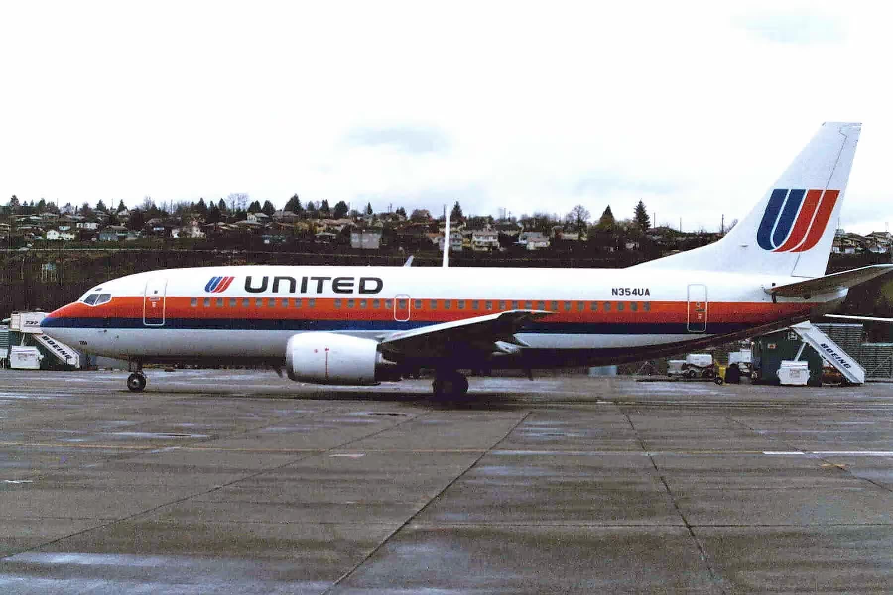 N354UA — Twin-engine aircraft