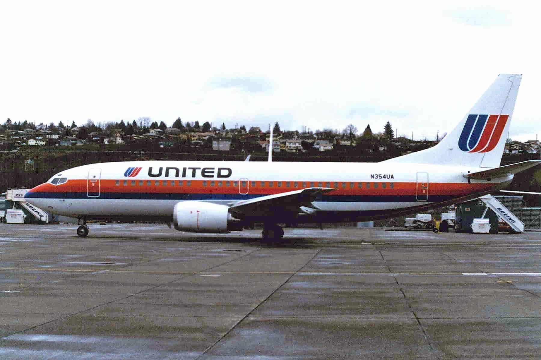 N354UA — Twin-engine aircraft