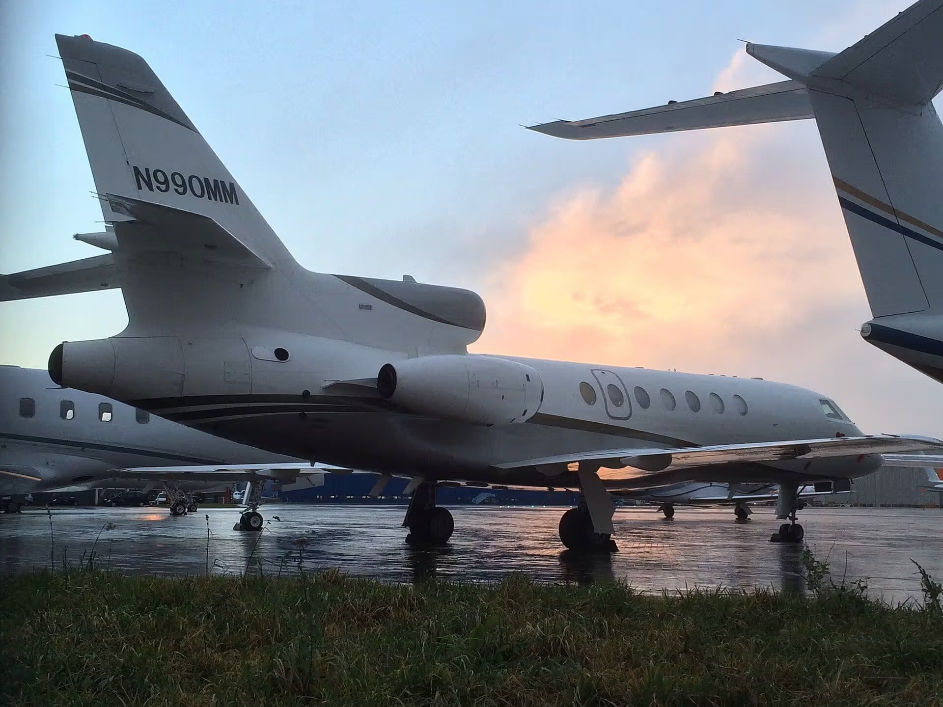N990MM — Business jet