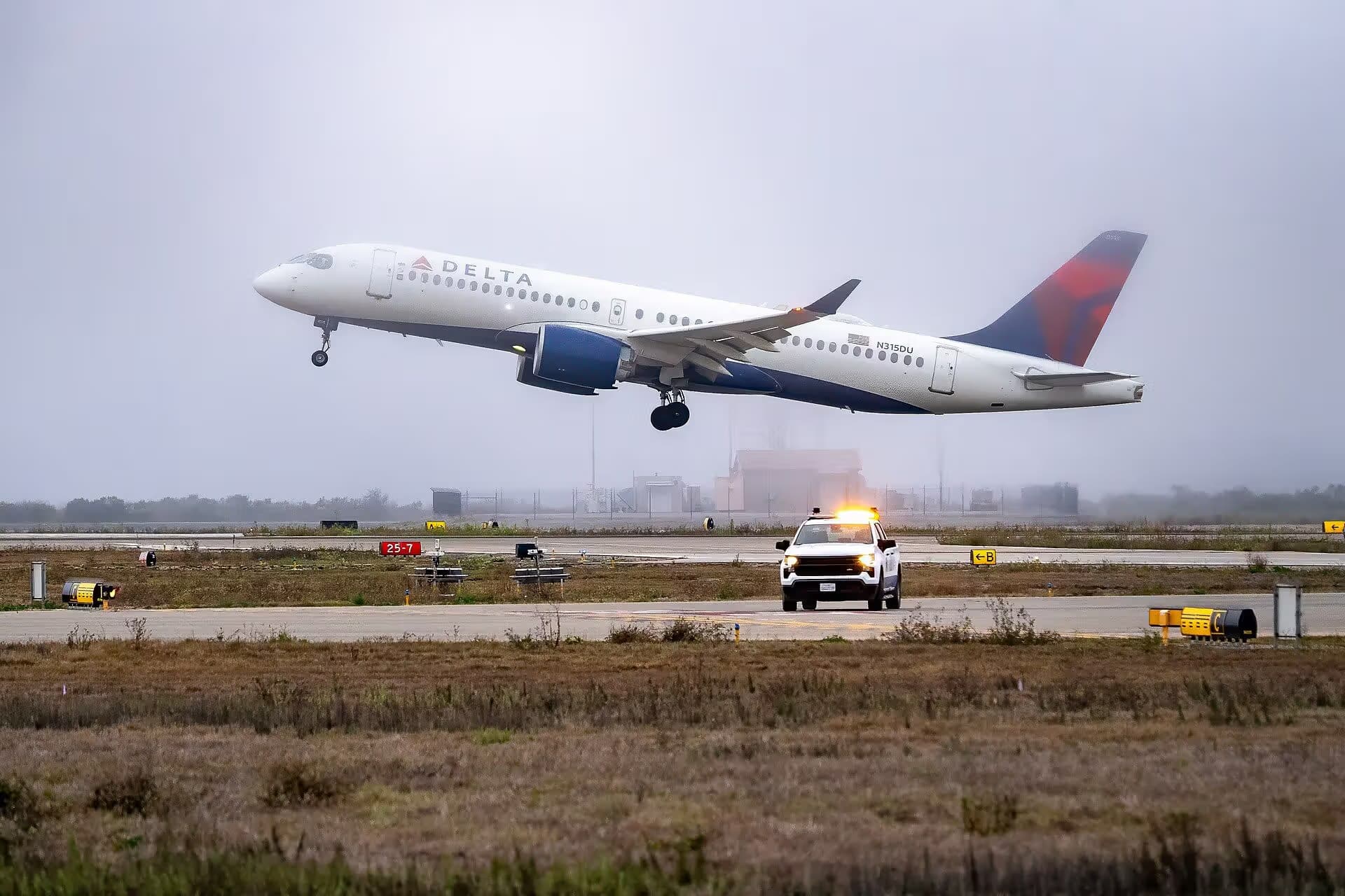 N315DU — Airbus