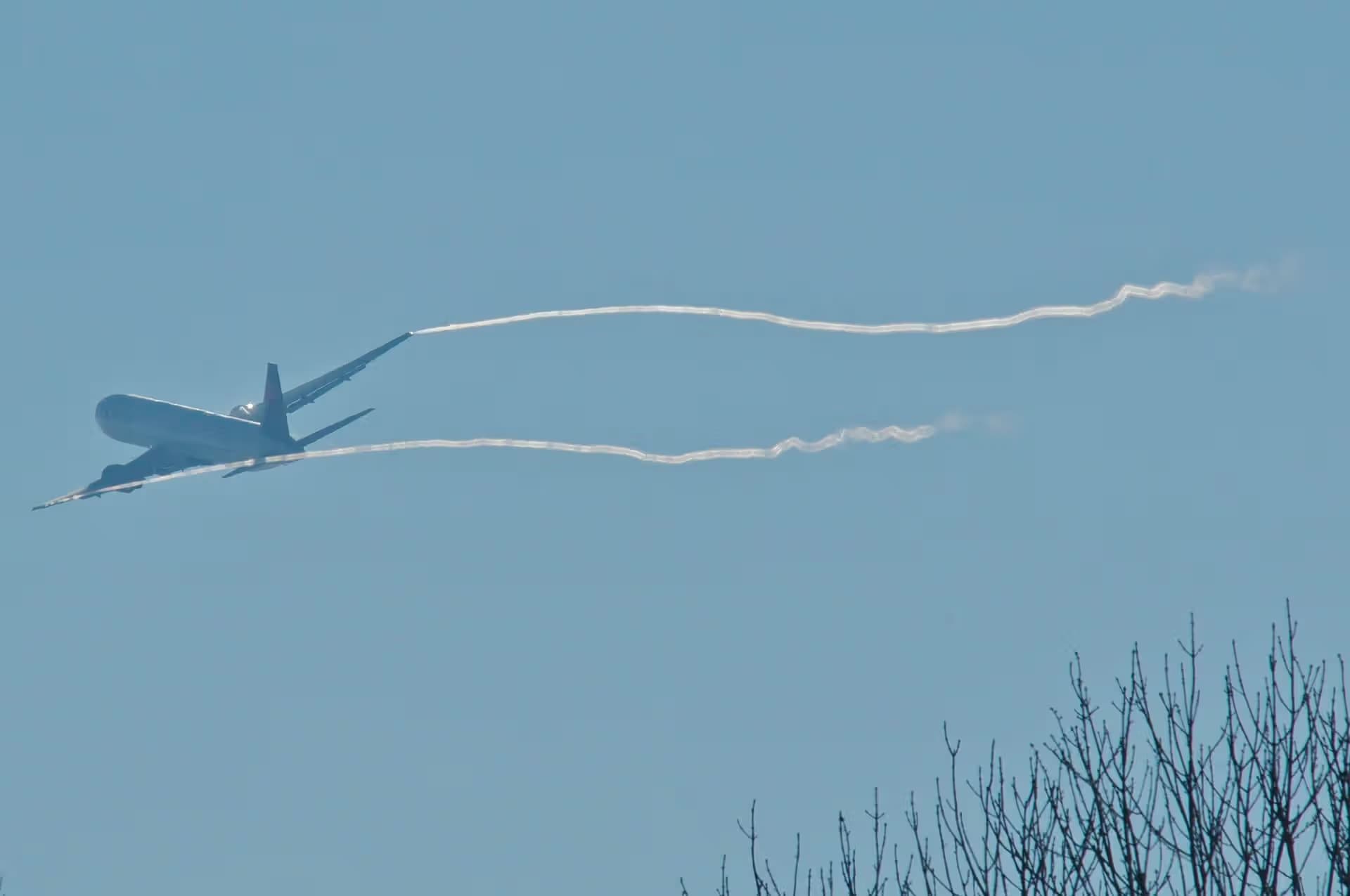 N152DL — Twin-engine aircraft