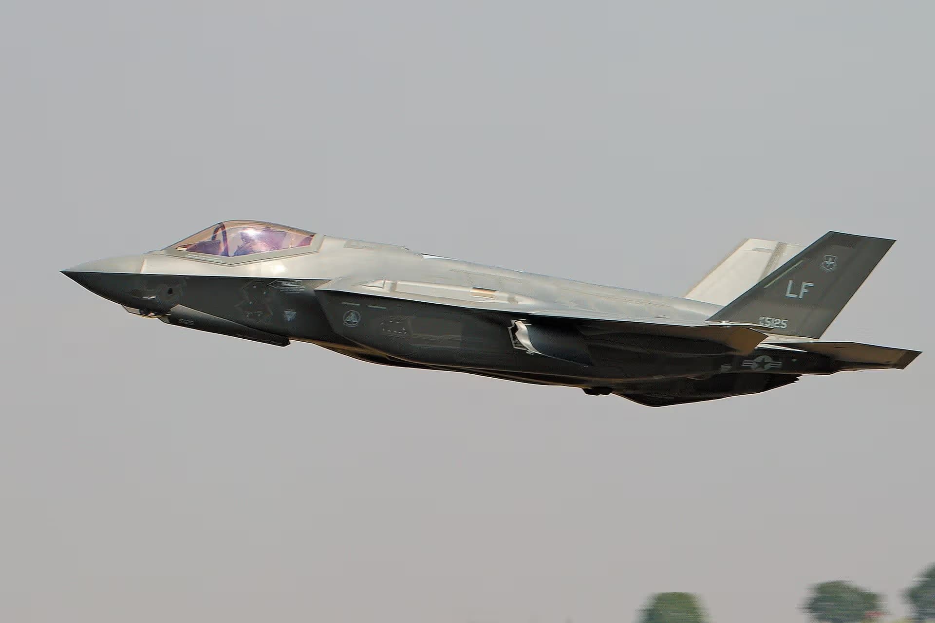 Unidentified — Lockheed