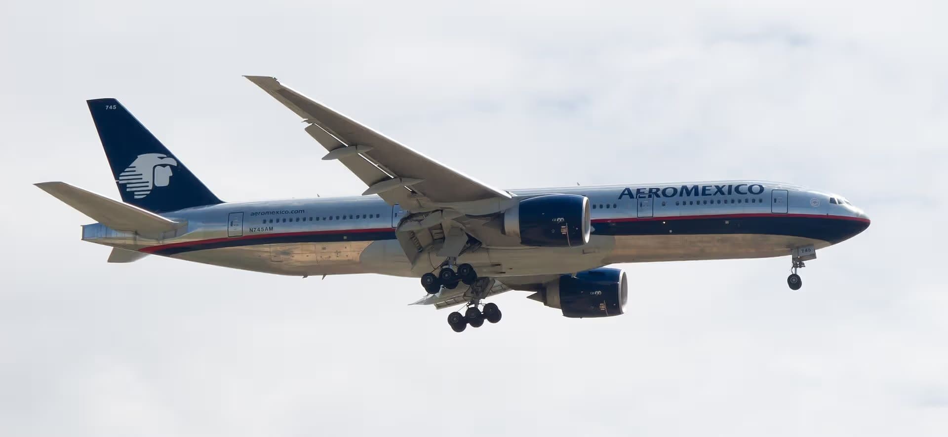 N745AM — Twin-engine aircraft