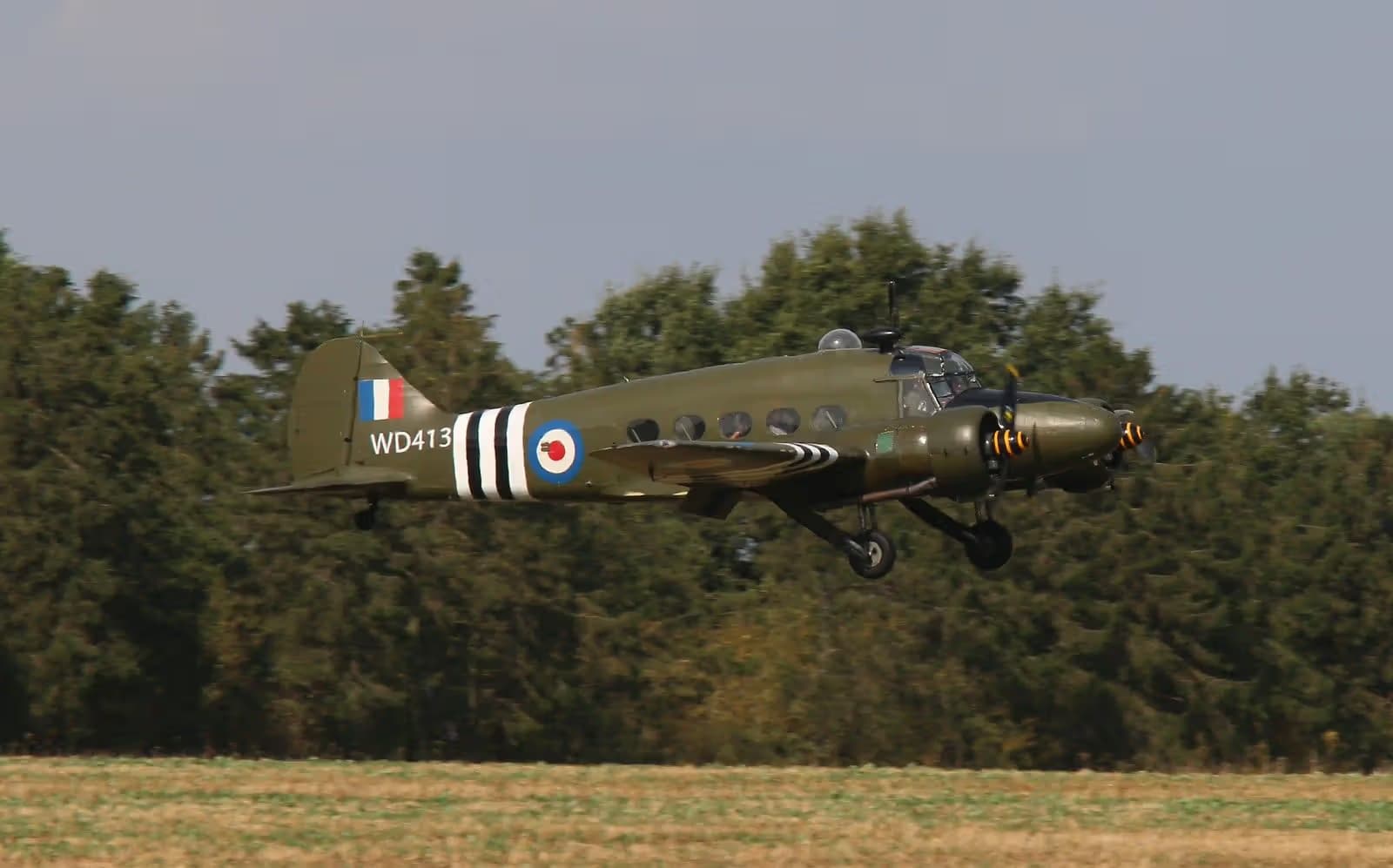 G-VROE — Twin-engine aircraft