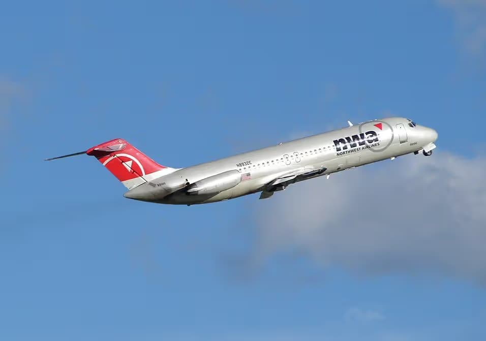 N8932E — Aircraft
