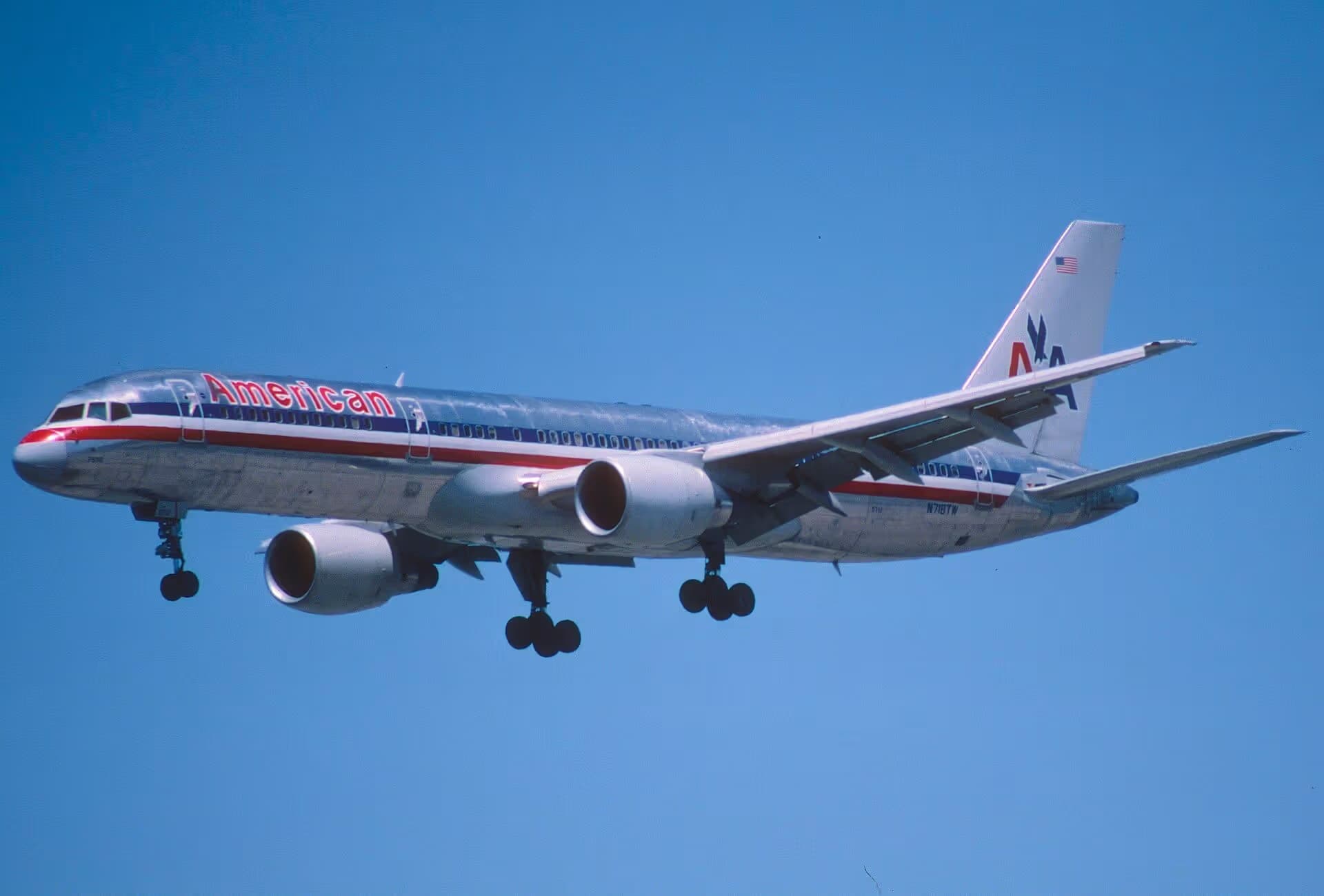 N718TW — Twin-engine aircraft
