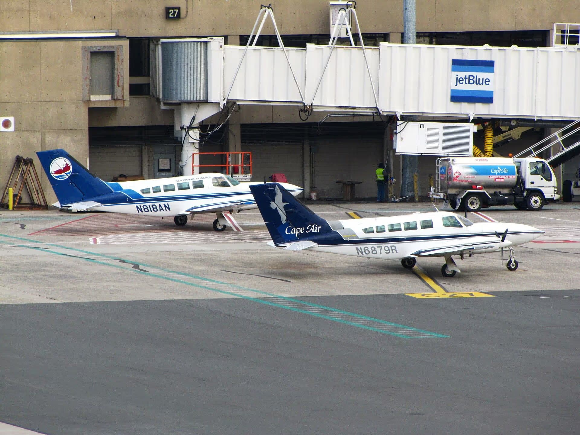 N6879R — Cessna