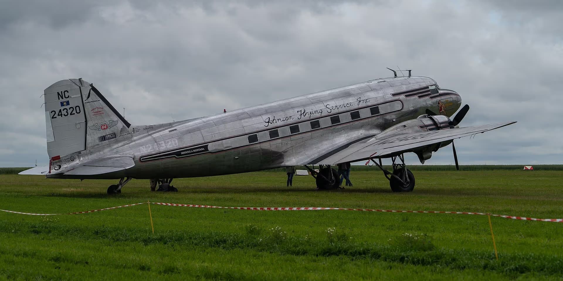 N24320 — Twin-engine aircraft