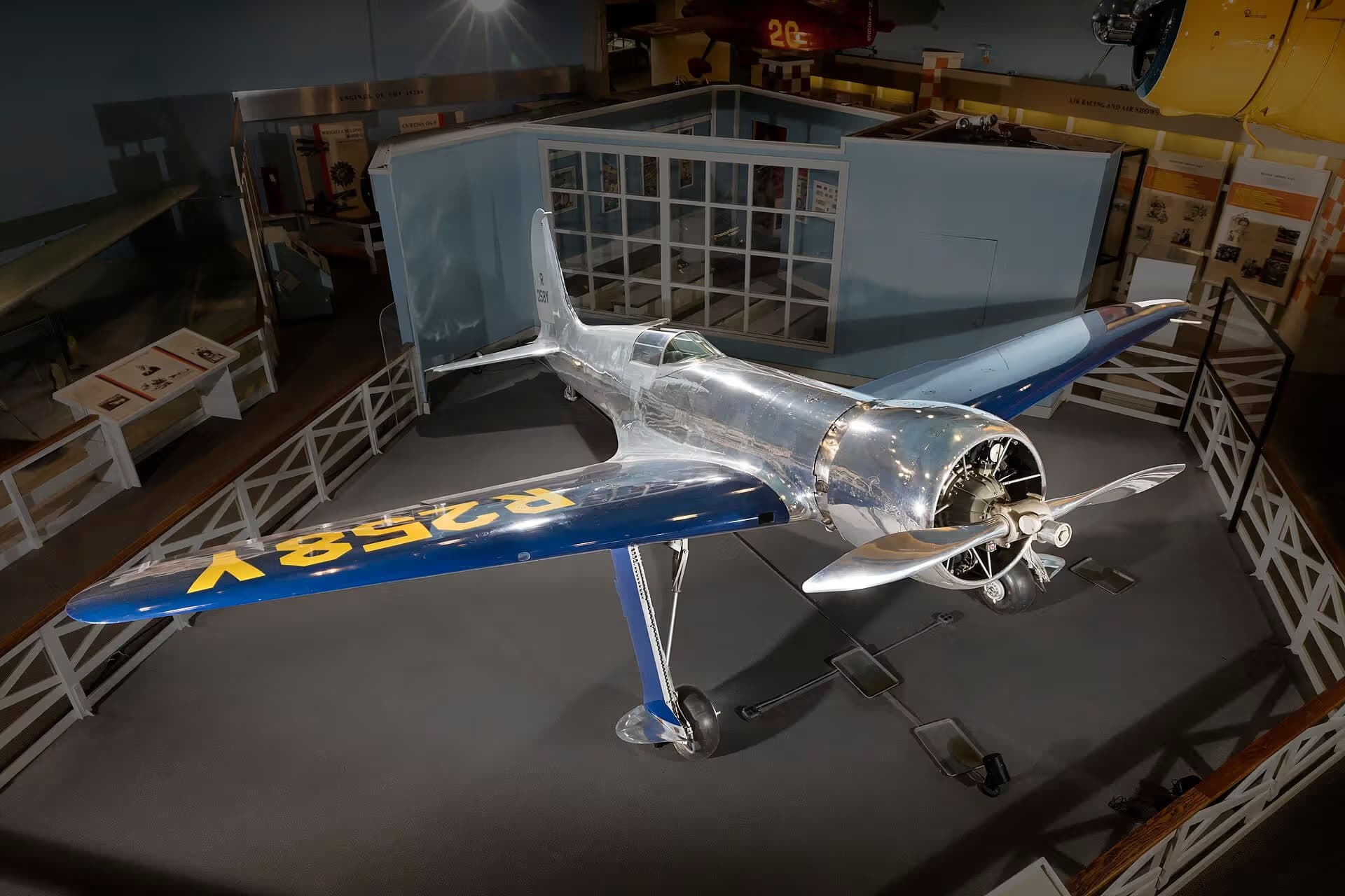 Unidentified — Single-engine aircraft