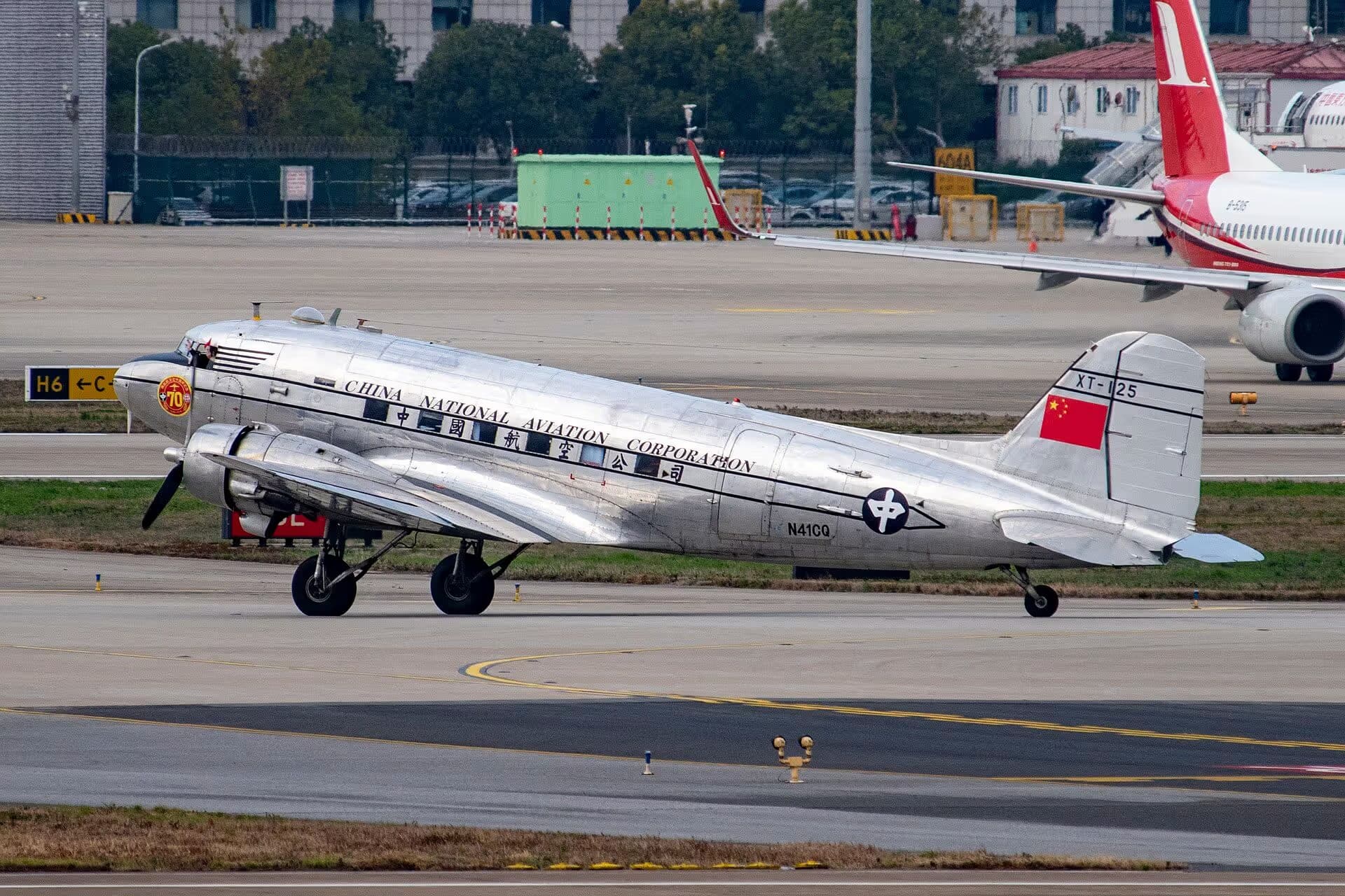 N41CQ — Douglas