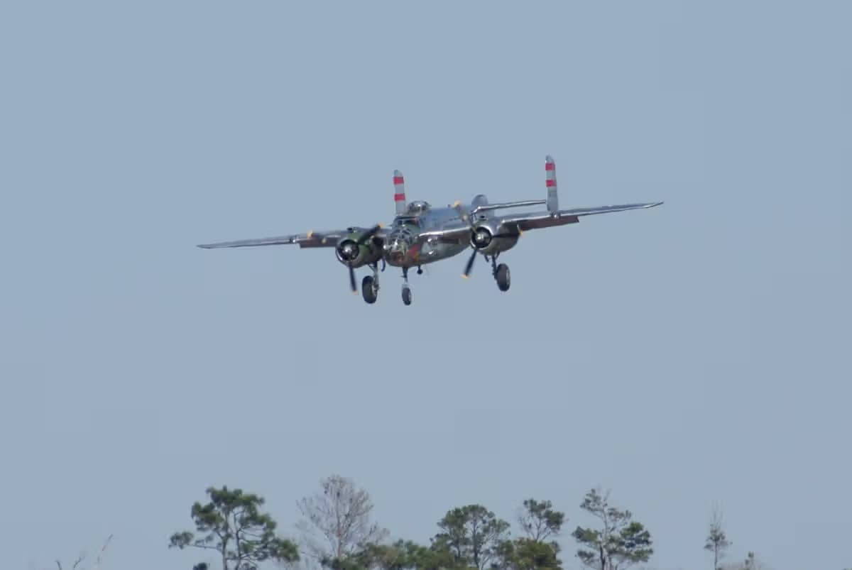 Unidentified — Twin-engine aircraft