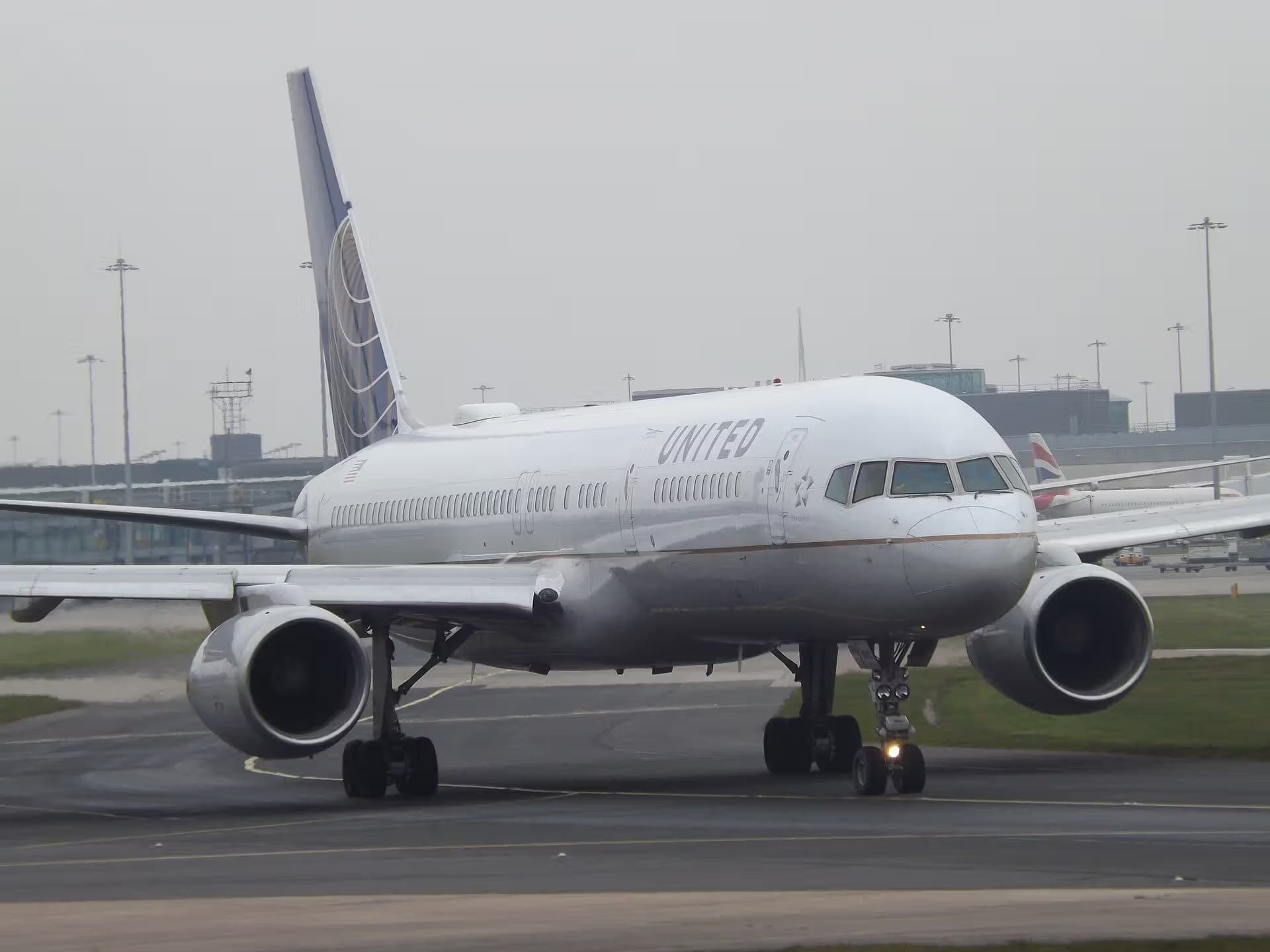 N33103 — Twin-engine aircraft