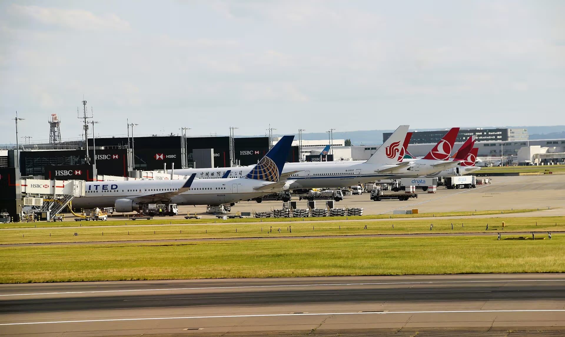 N652UA — Boeing at Heathrow Airport