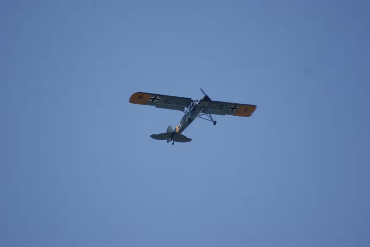Unidentified — Single-engine aircraft