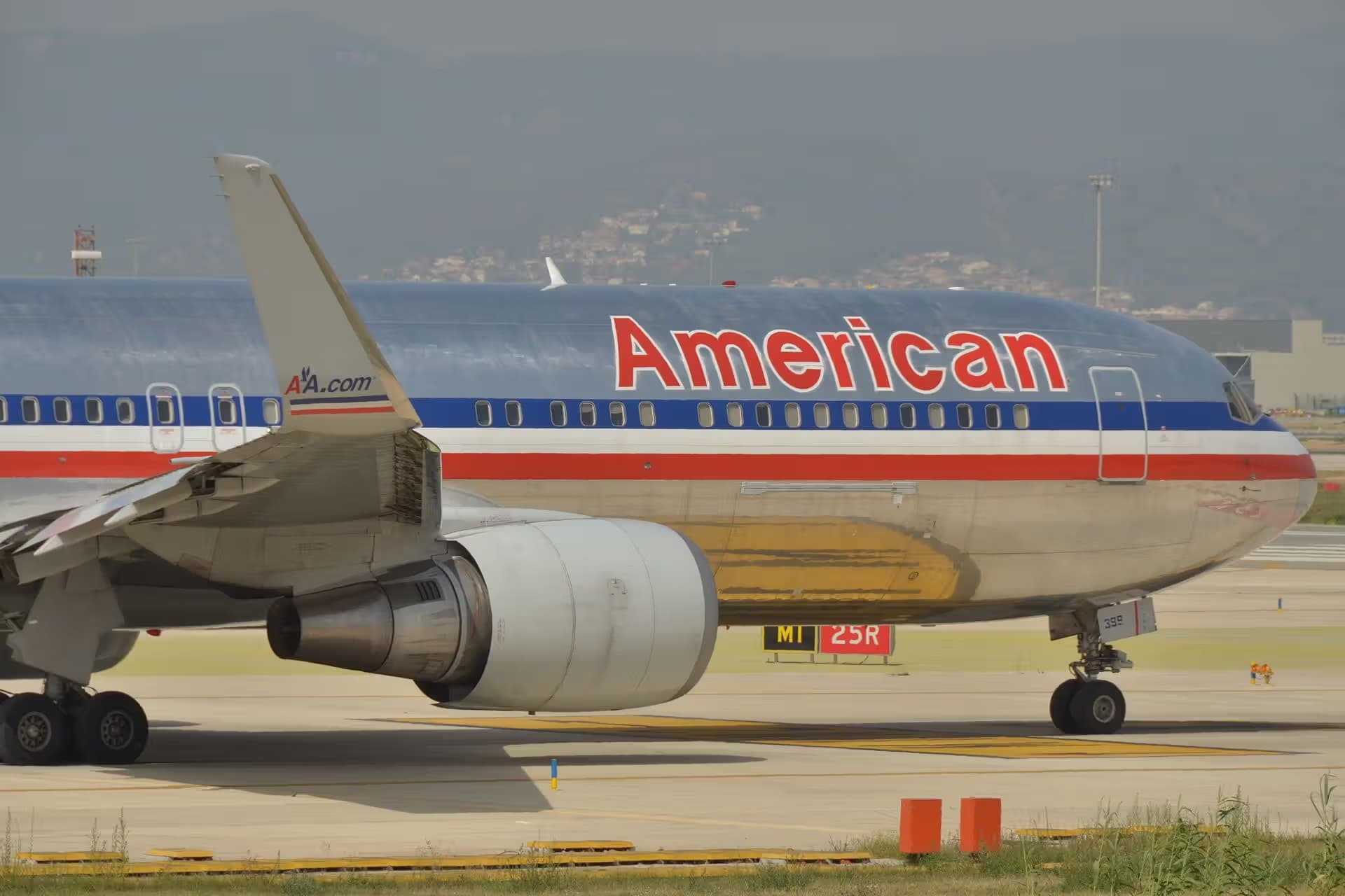N399AN — Twin-engine aircraft