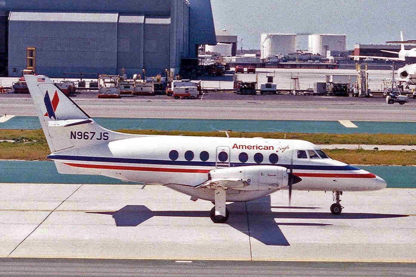N967JS — Twin-engine aircraft