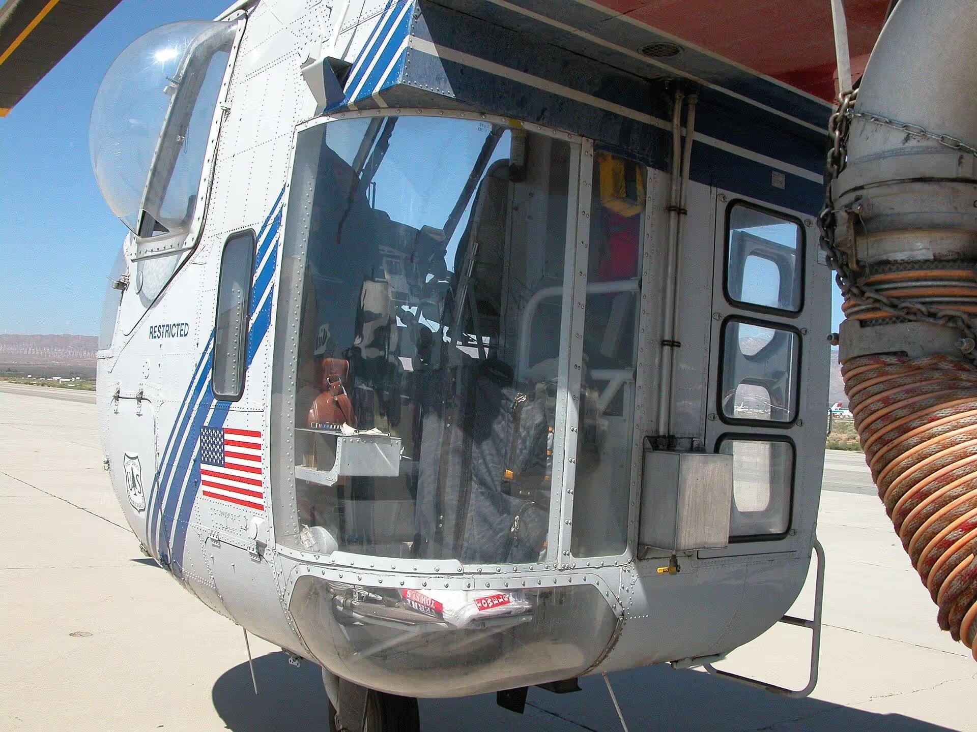 N44094 — Helicopter