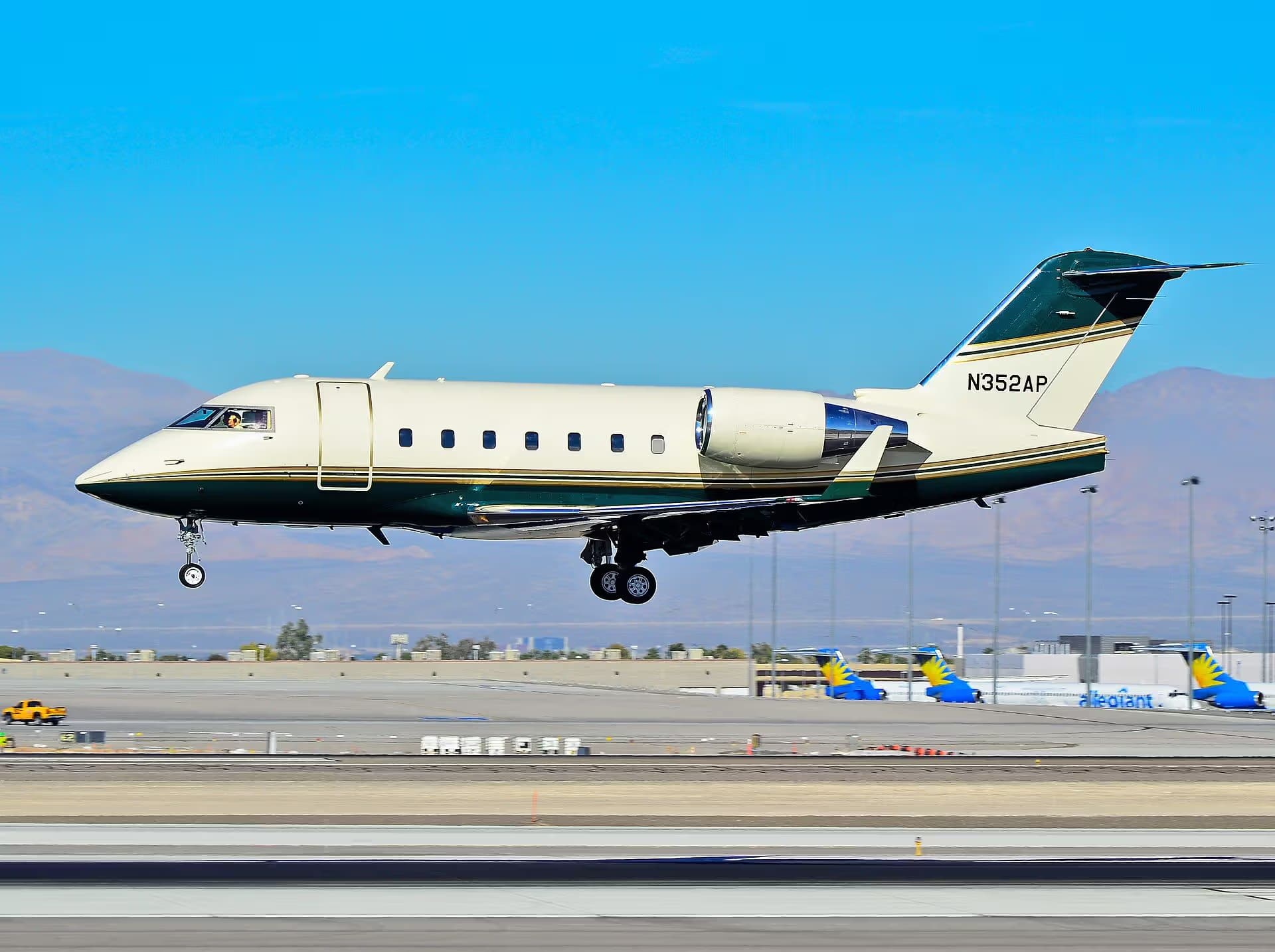 N352AP — Bombardier