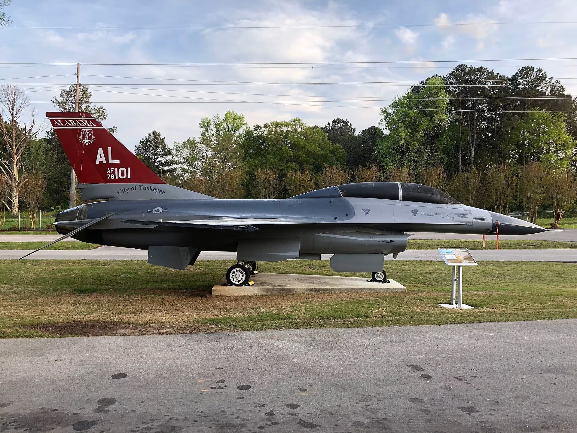 Unidentified — Single-engine aircraft