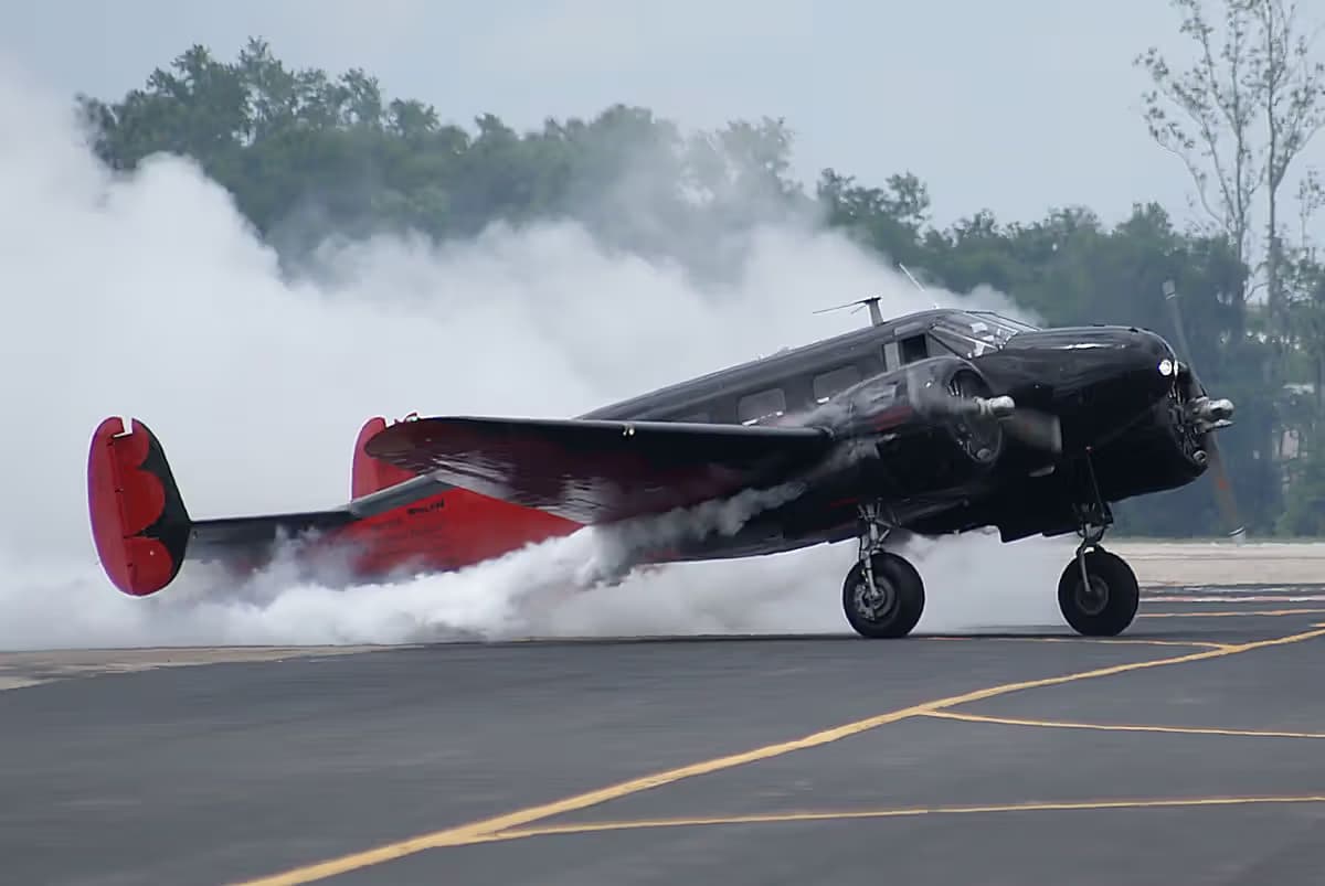 N9109R — Twin-engine aircraft