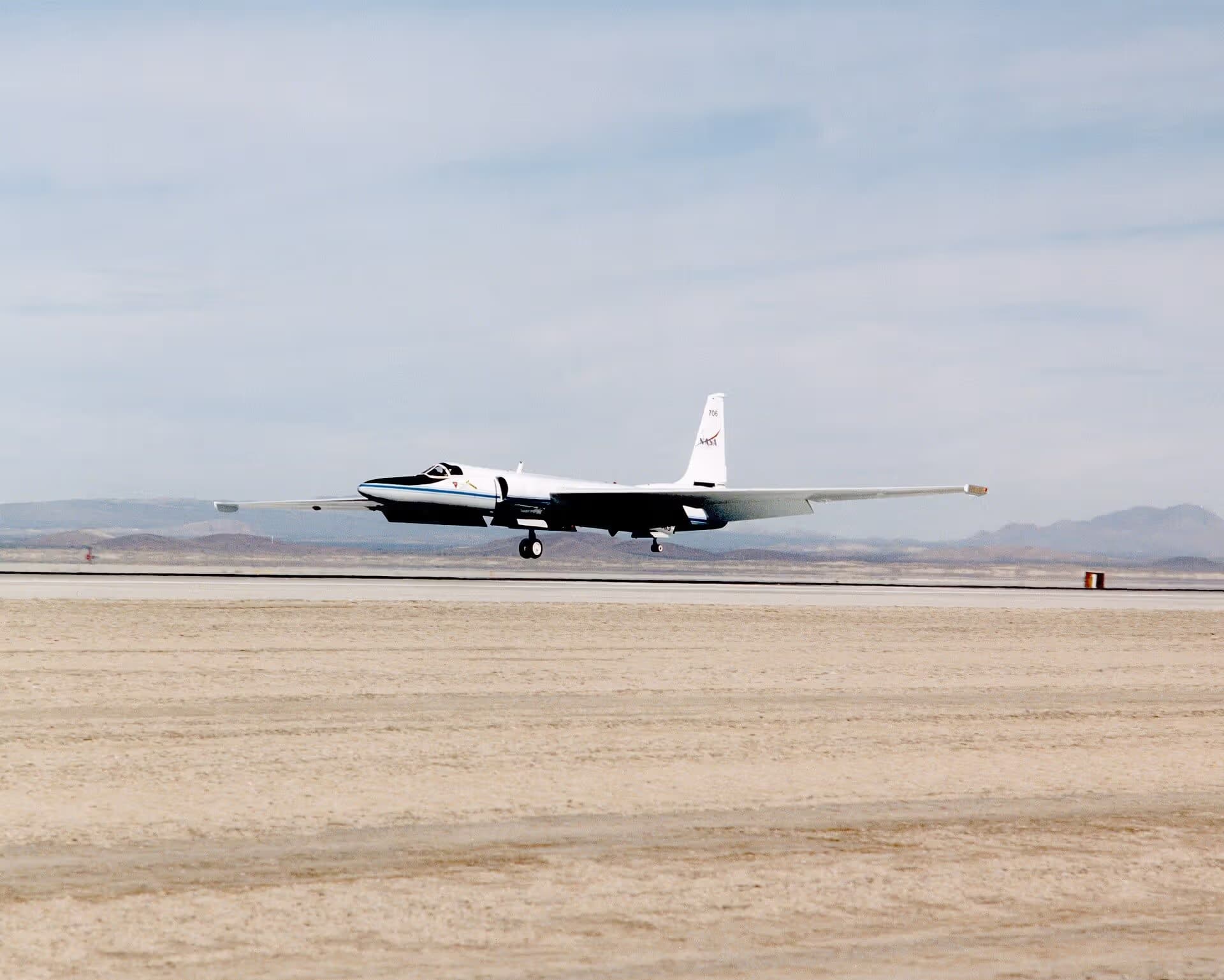 N806NA — Lockheed