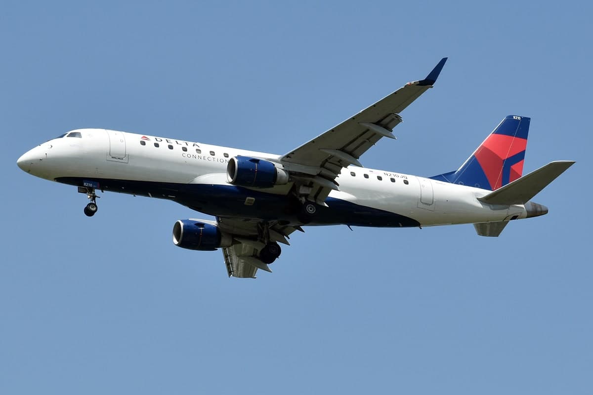 N210JQ — Twin-engine aircraft