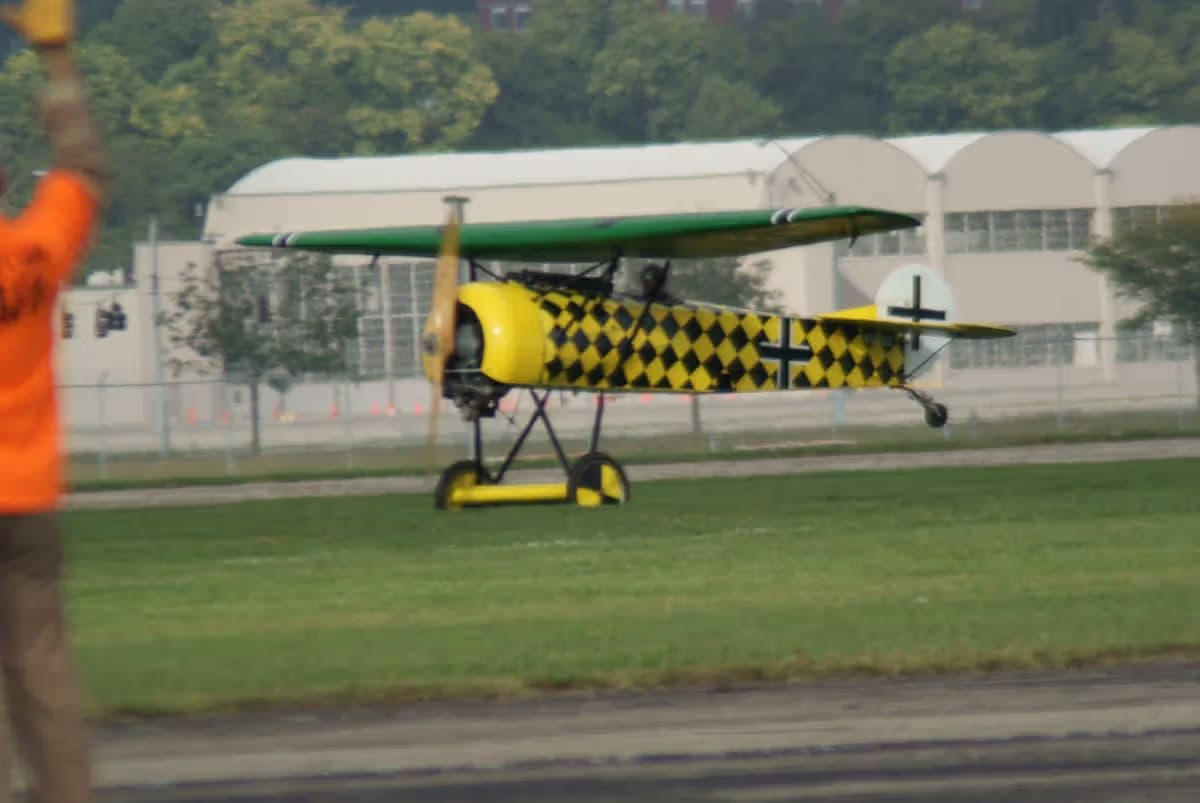 Unidentified — Single-engine aircraft