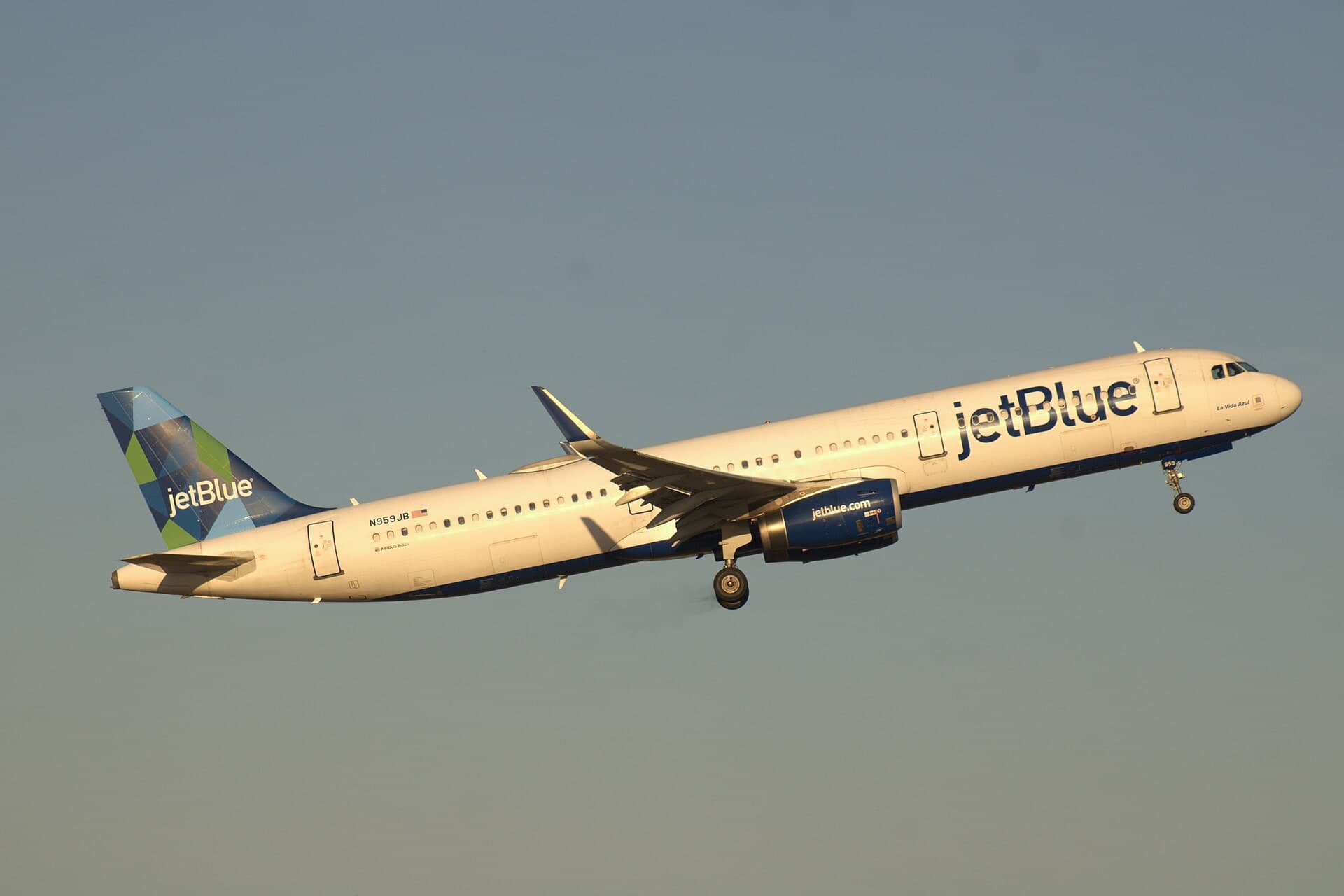 N959JB — Twin-engine aircraft