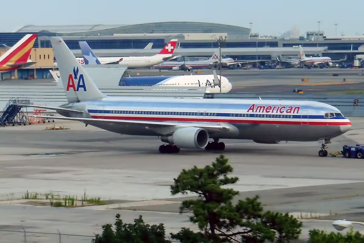 N391AA — Twin-engine aircraft