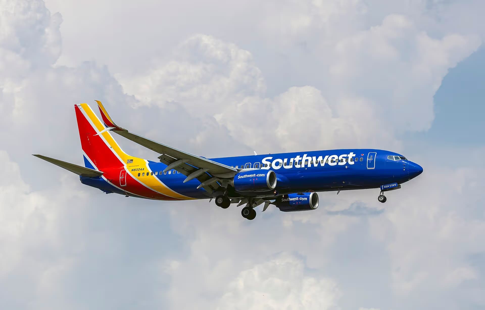 N8324A — Twin-engine aircraft