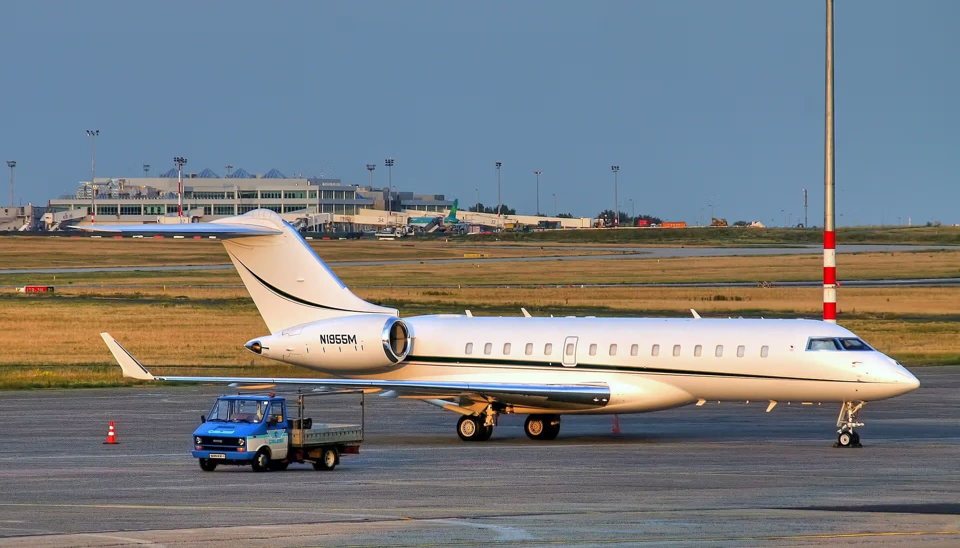 N1955M — Business jet