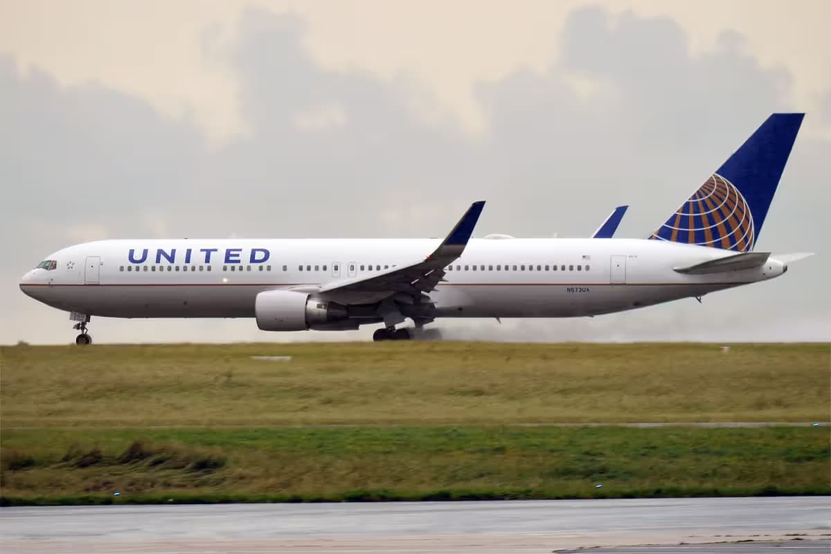 N673UA — Boeing