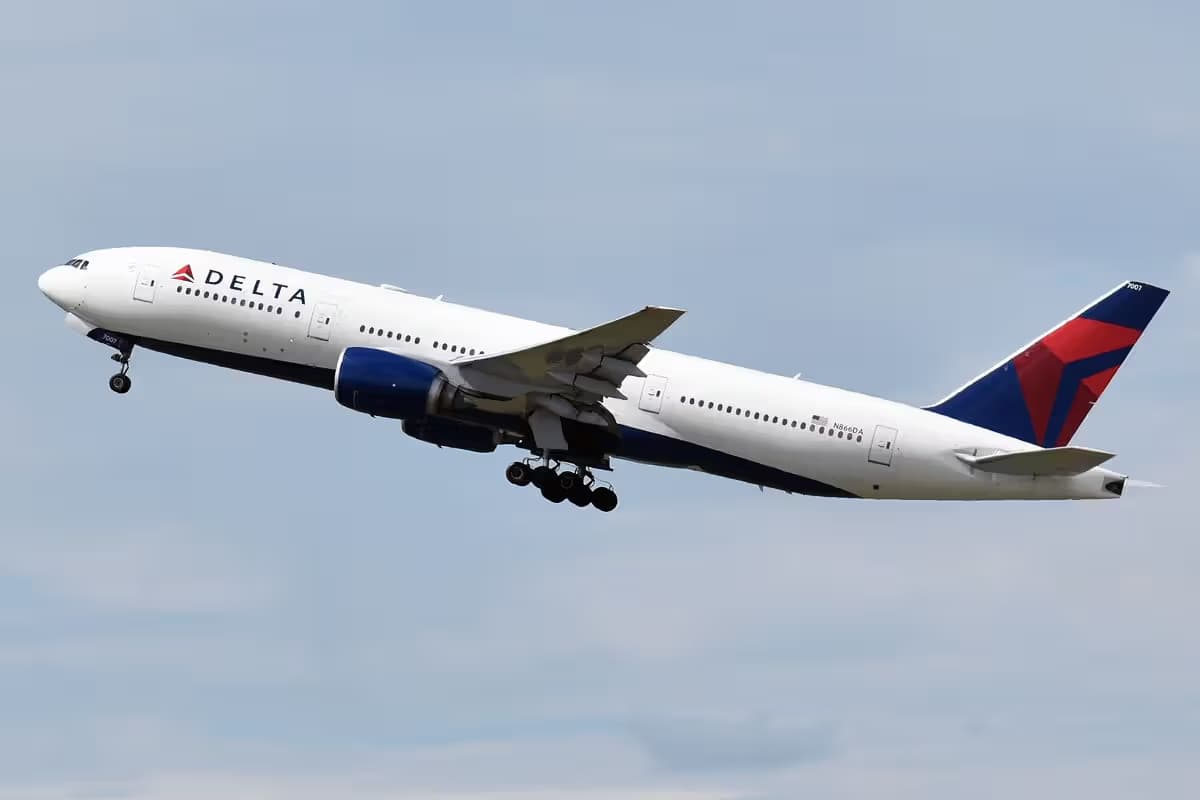 N866DA — Twin-engine aircraft