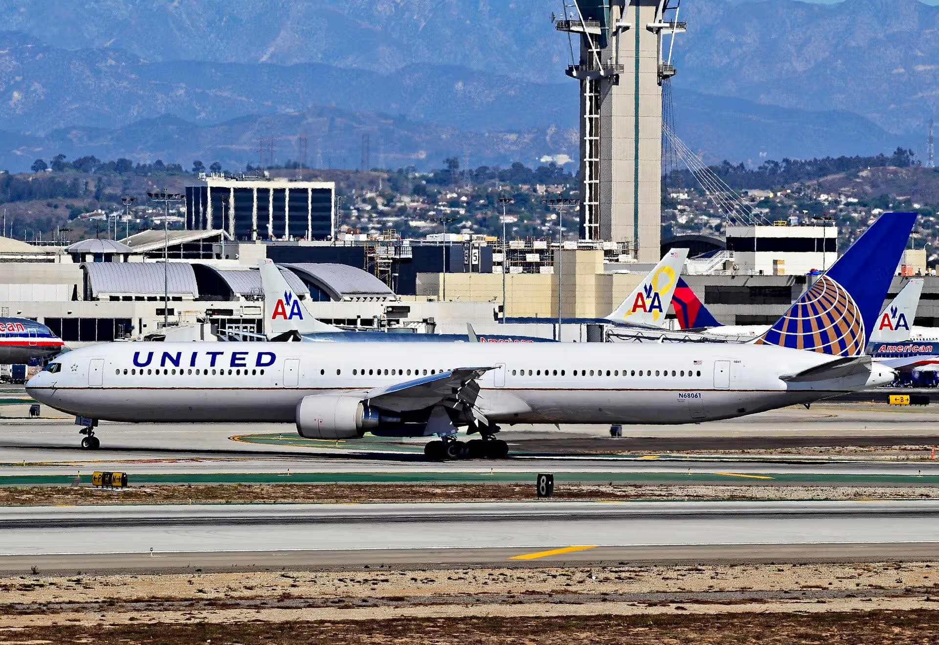 N68061 — Twin-engine aircraft