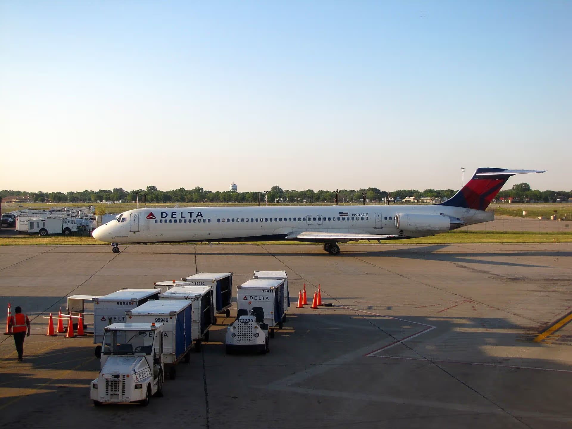N903DE — Douglas