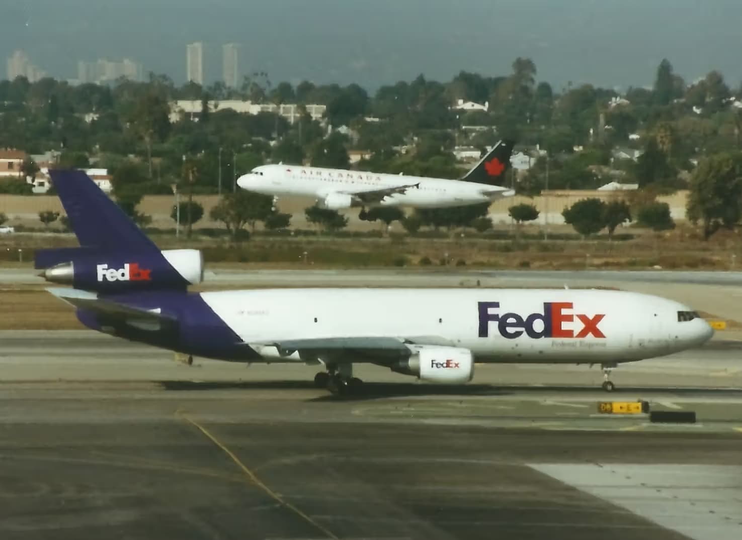 N385FE — Douglas