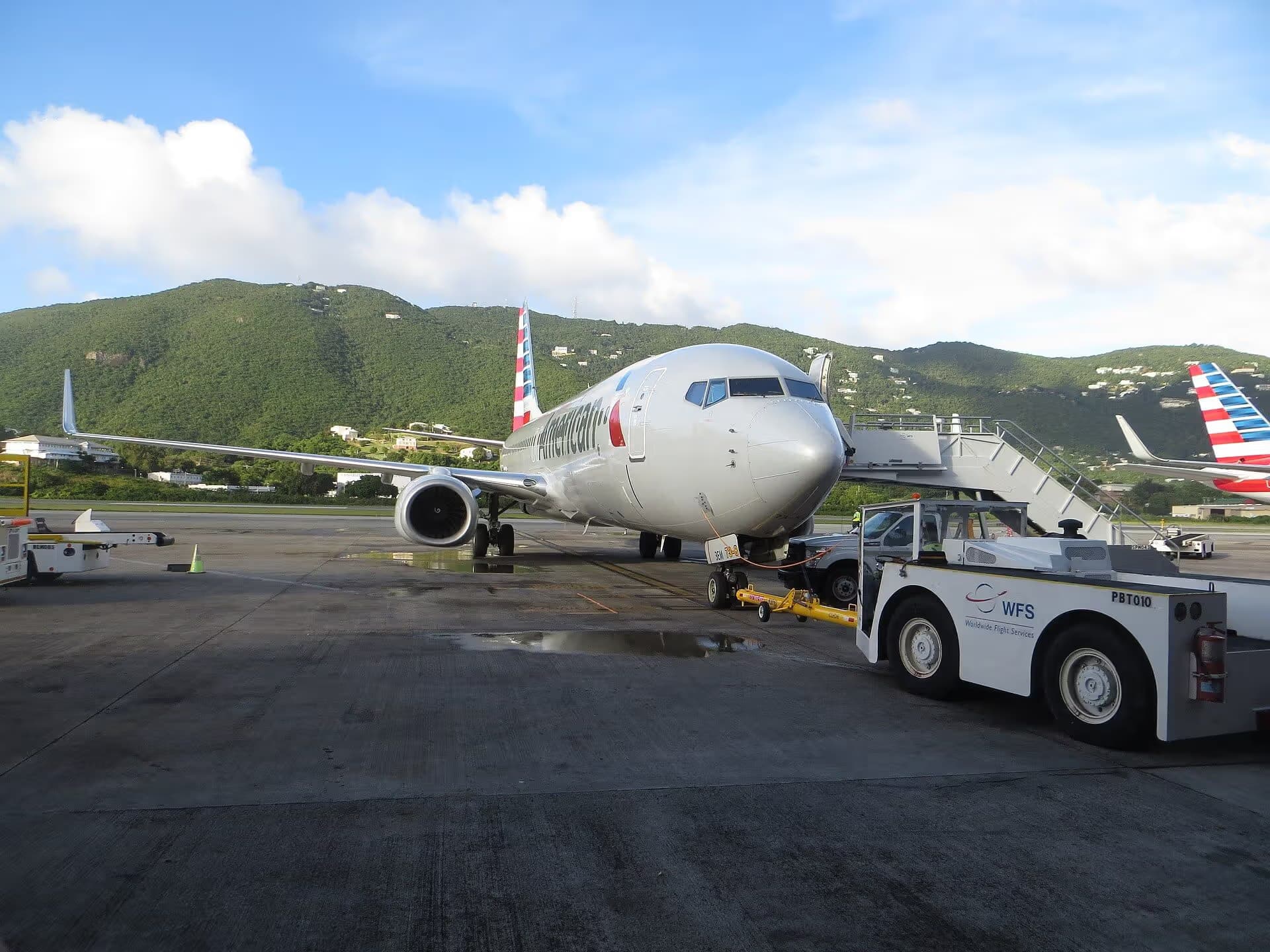 N812NN — Twin-engine aircraft