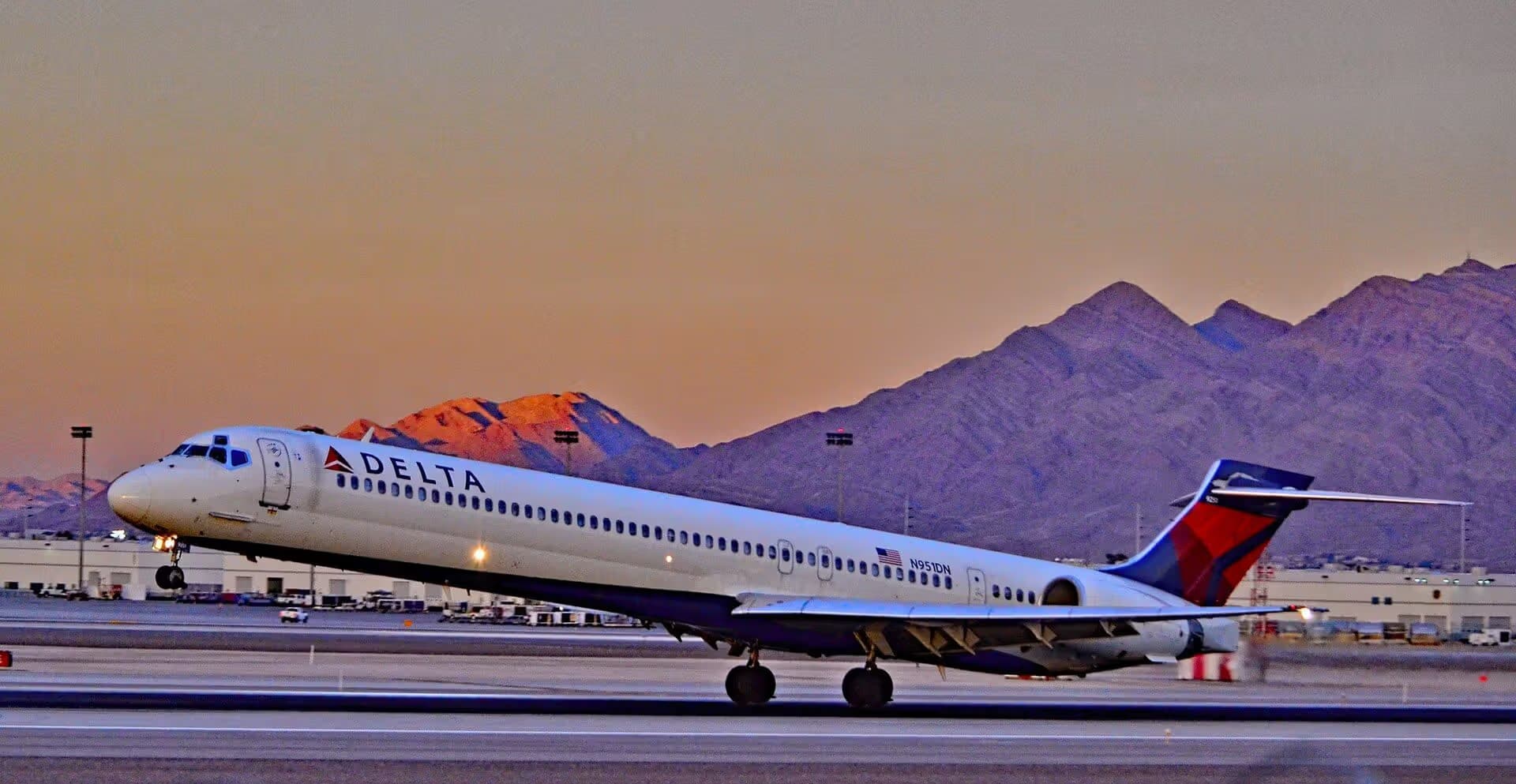 N951DN — Twin-engine aircraft