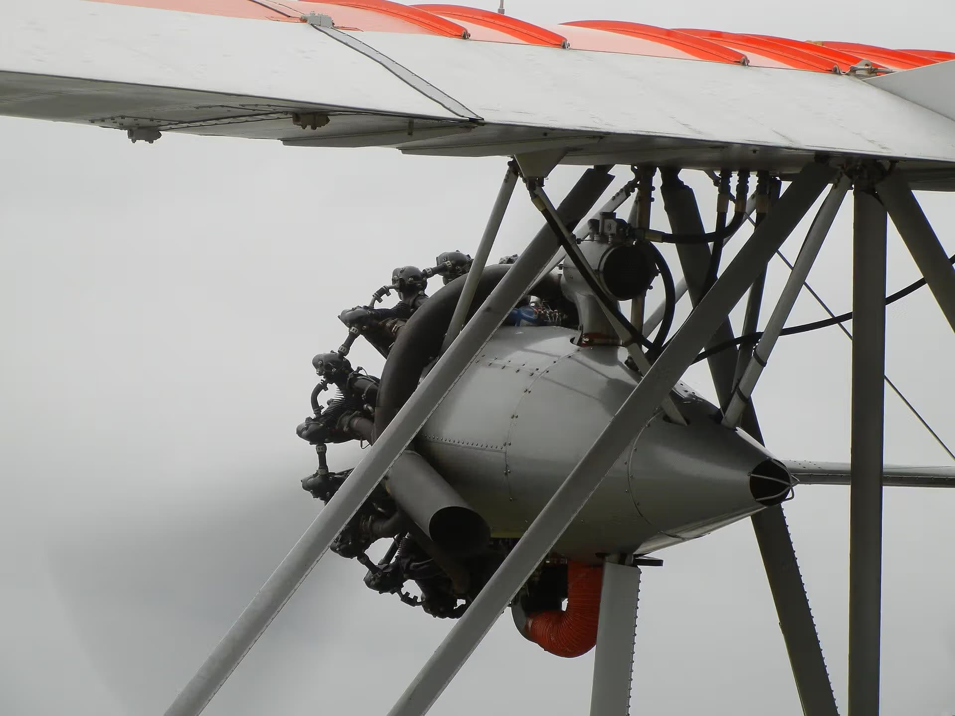 Unidentified — Single-engine aircraft